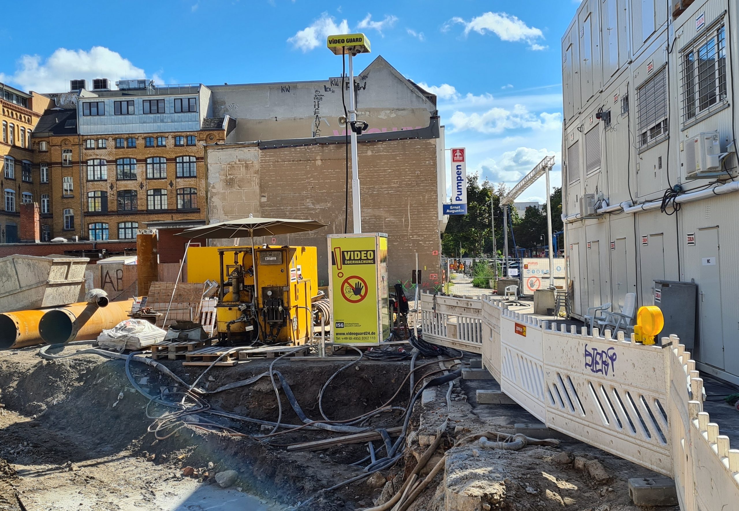 Videovakt i stadsdelen Überseestadt i Bremen