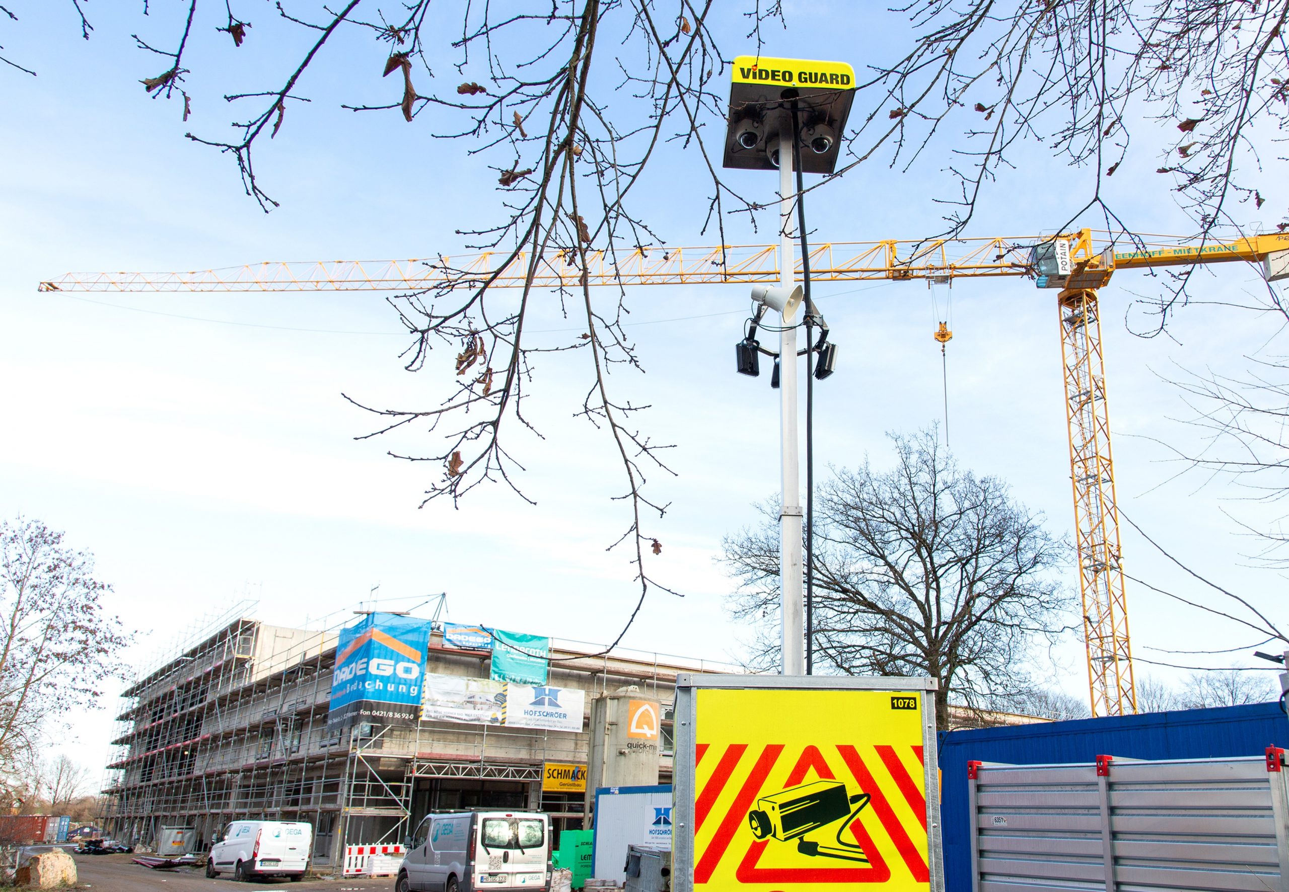 Videovakt i stadsdelen Überseestadt i Bremen