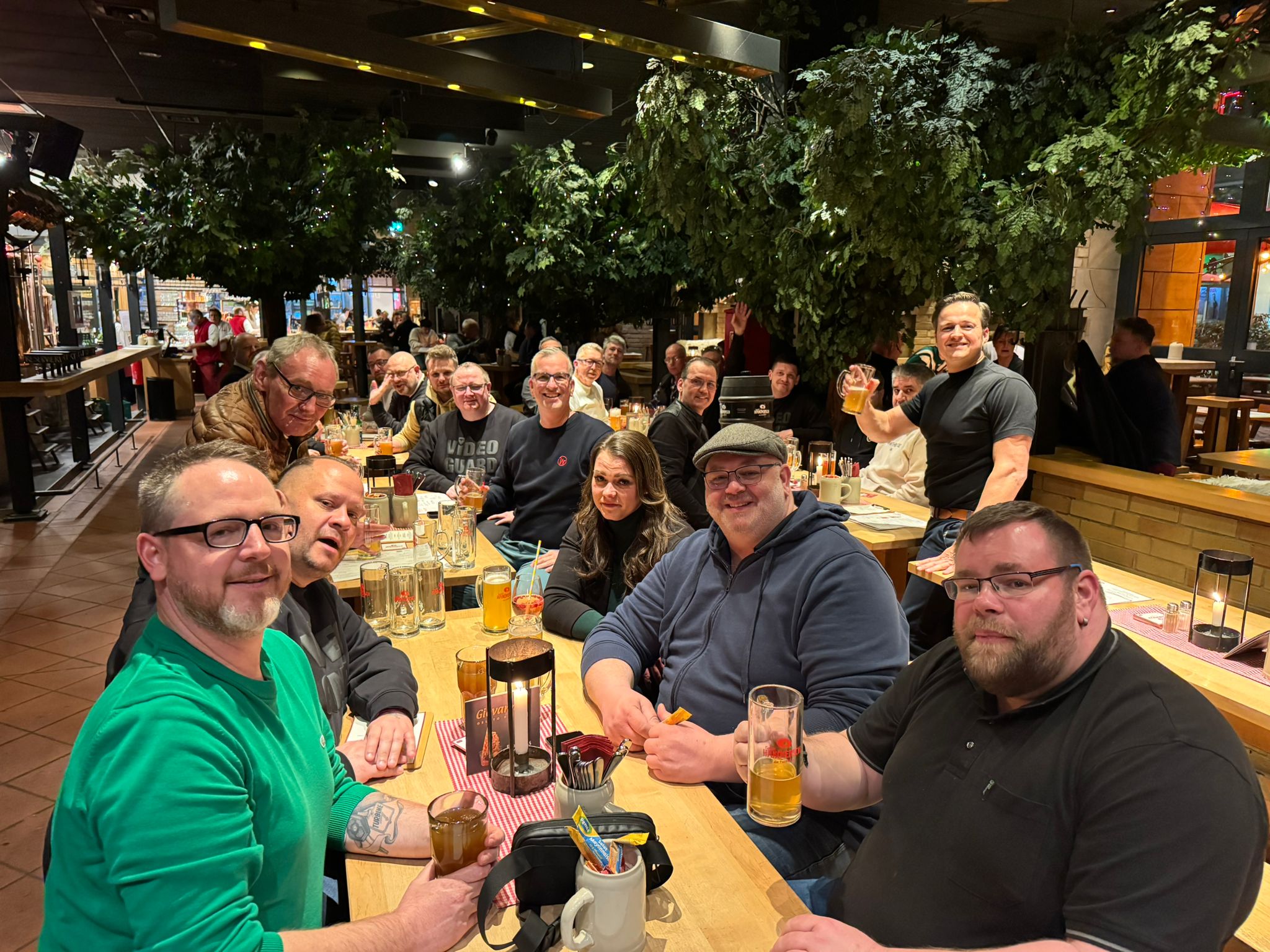 Video Guard Vertrieb beim gemeinsamen Abendessen