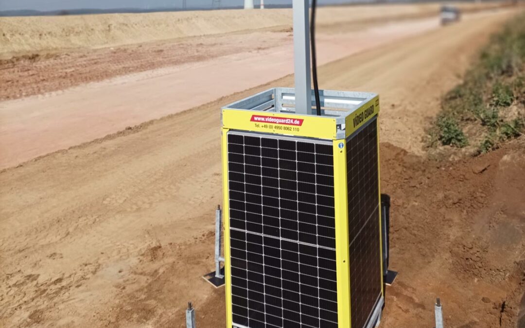 Mobile Überwachung ohne Stromanschluss: Wie Solar und Akku autarke Sicherheit möglich machen